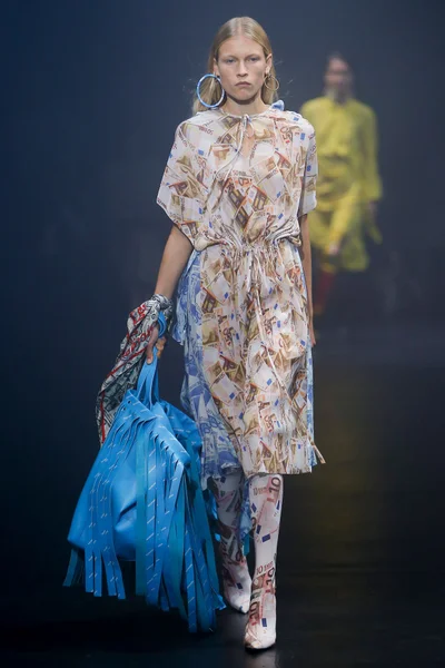 Look 38